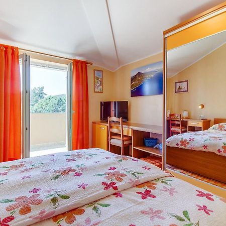 Apartments And Rooms By The Sea Nerezine, Losinj - 11815 部屋 写真