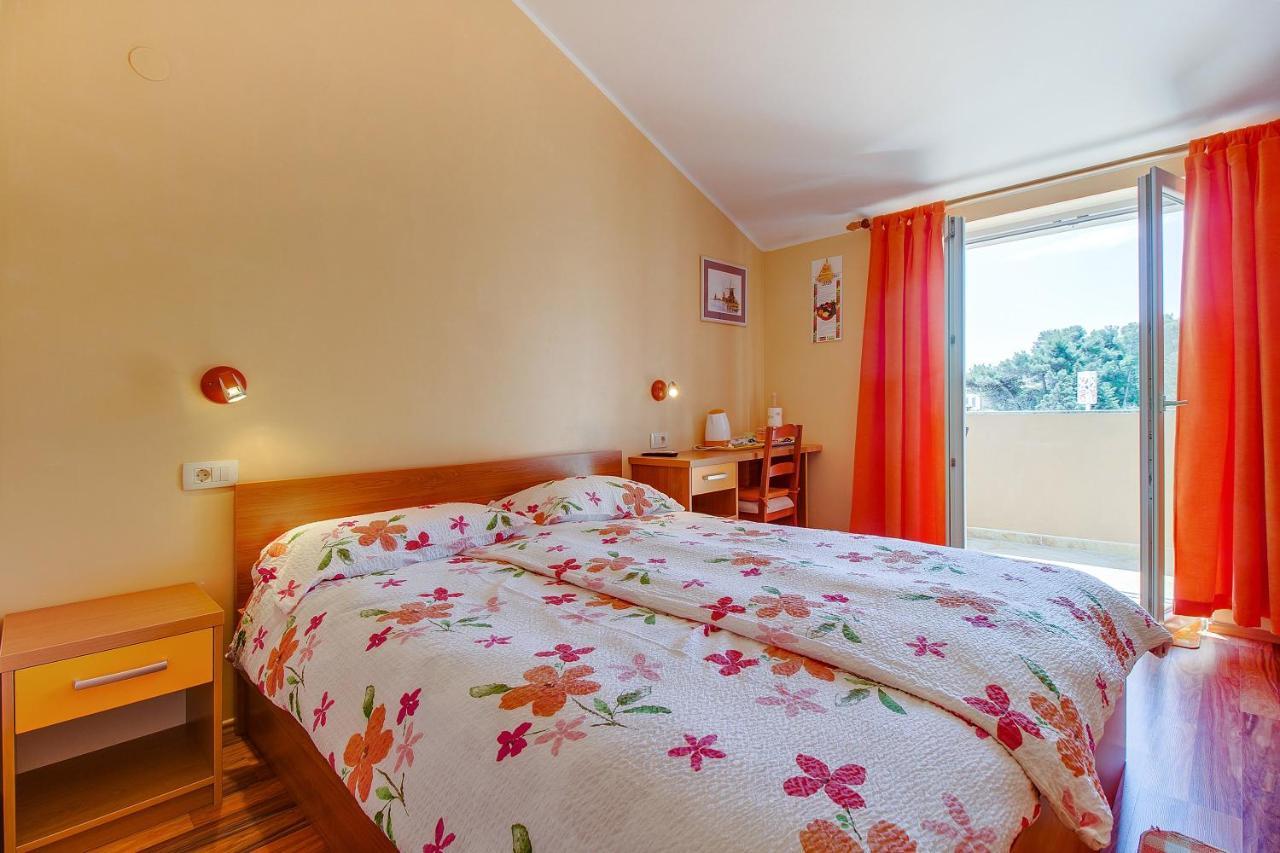 Apartments And Rooms By The Sea Nerezine, Losinj - 11815 エクステリア 写真